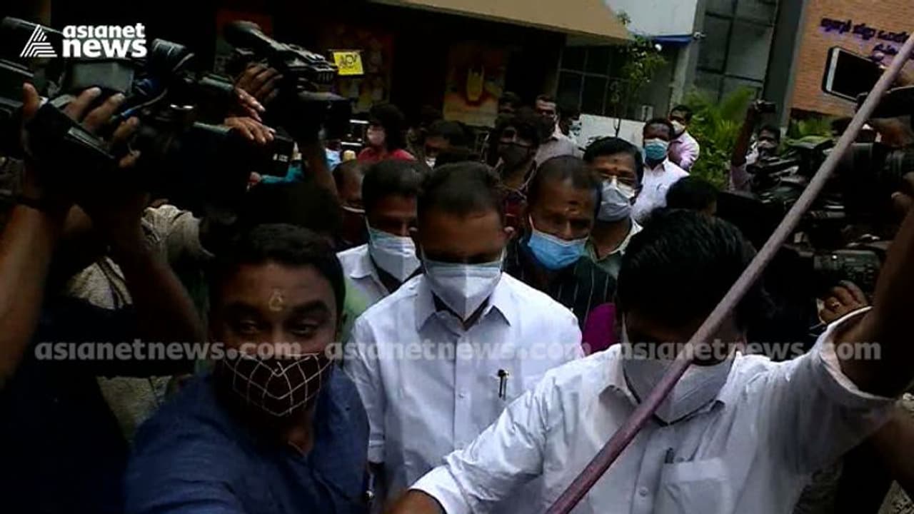 കൊടകര കുഴൽപ്പണക്കേസ്; കെ സുരേന്ദ്രന്‍ അന്വേഷണ സംഘത്തിന് മുന്നിൽ ഹാജരായി, ചോദ്യം ചെയ്യൽ തുടങ്ങി