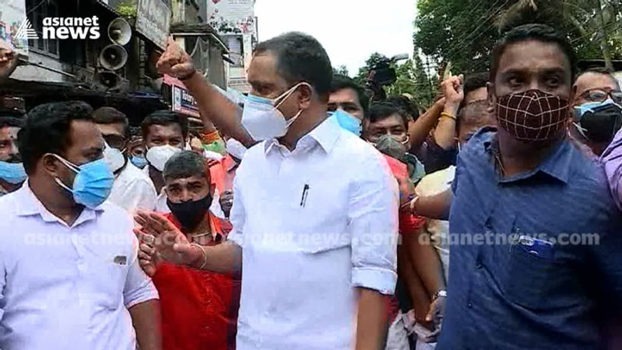 കൊടകര കുഴല്പ്പണക്കേസ്: കെ സുരേന്ദ്രനെ ഒന്നര മണിക്കൂര് ചോദ്യം ചെയ്തു; വിചിത്രമായ അന്വേഷണമെന്ന് പ്രതികരണം കൊടകര കുഴല്പ്പണക്കേസ്: കെ സുരേന്ദ്രനെ ഒന്നര മണിക്കൂര് ചോദ്യം ചെയ്തു; വിചിത്രമായ അന്വേഷണമെന്ന് പ്രതികരണം