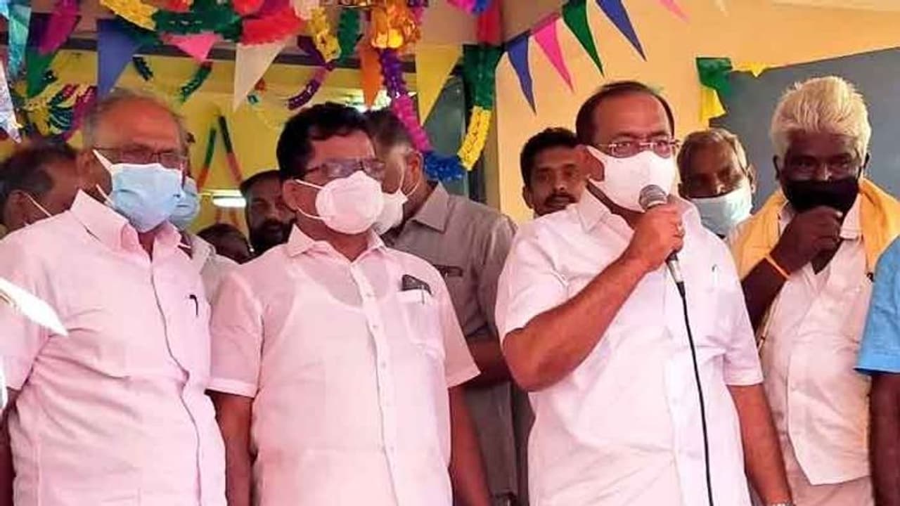 குடும்பத் தலைவிகளுக்கு மாதம் ரூ.1000 எப்போது? அமைச்சர் சக்கரபாணி சொன்ன முக்கிய தகவல்..! குடும்பத் தலைவிகளுக்கு மாதம் ரூ.1000 எப்போது? அமைச்சர் சக்கரபாணி சொன்ன முக்கிய தகவல்..!