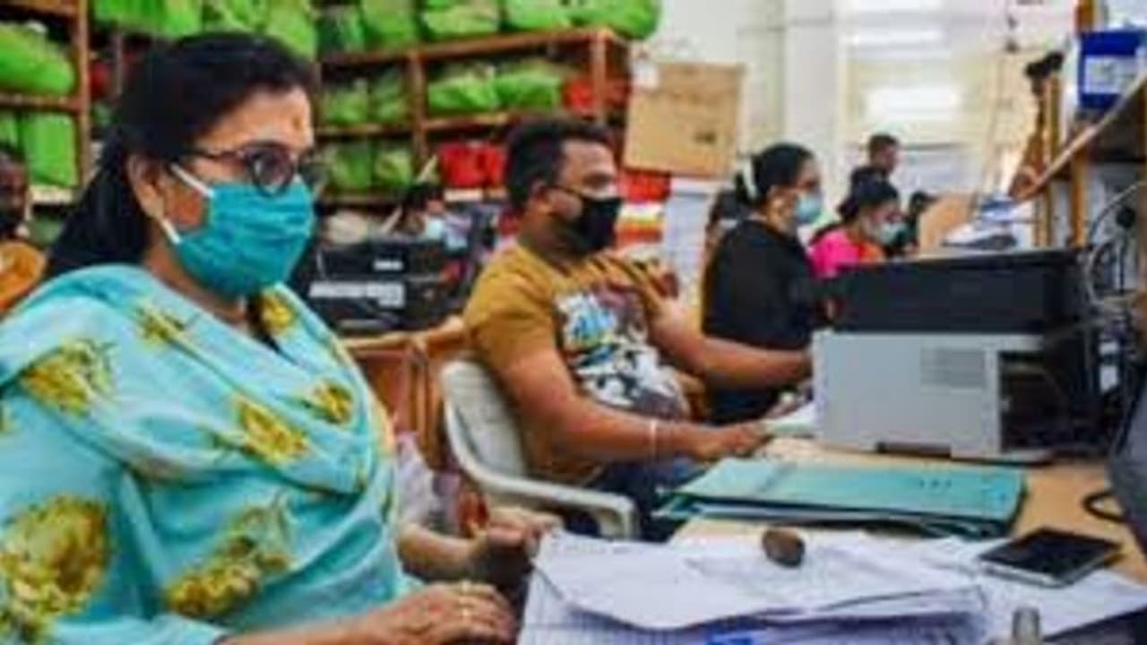 DA Hike: மத்திய அரசு ஊழியர்களுக்கு அகவிலைப்படி உயர்வு... மத்திய அமைச்சரவை கூட்டத்தில் முடிவு!!