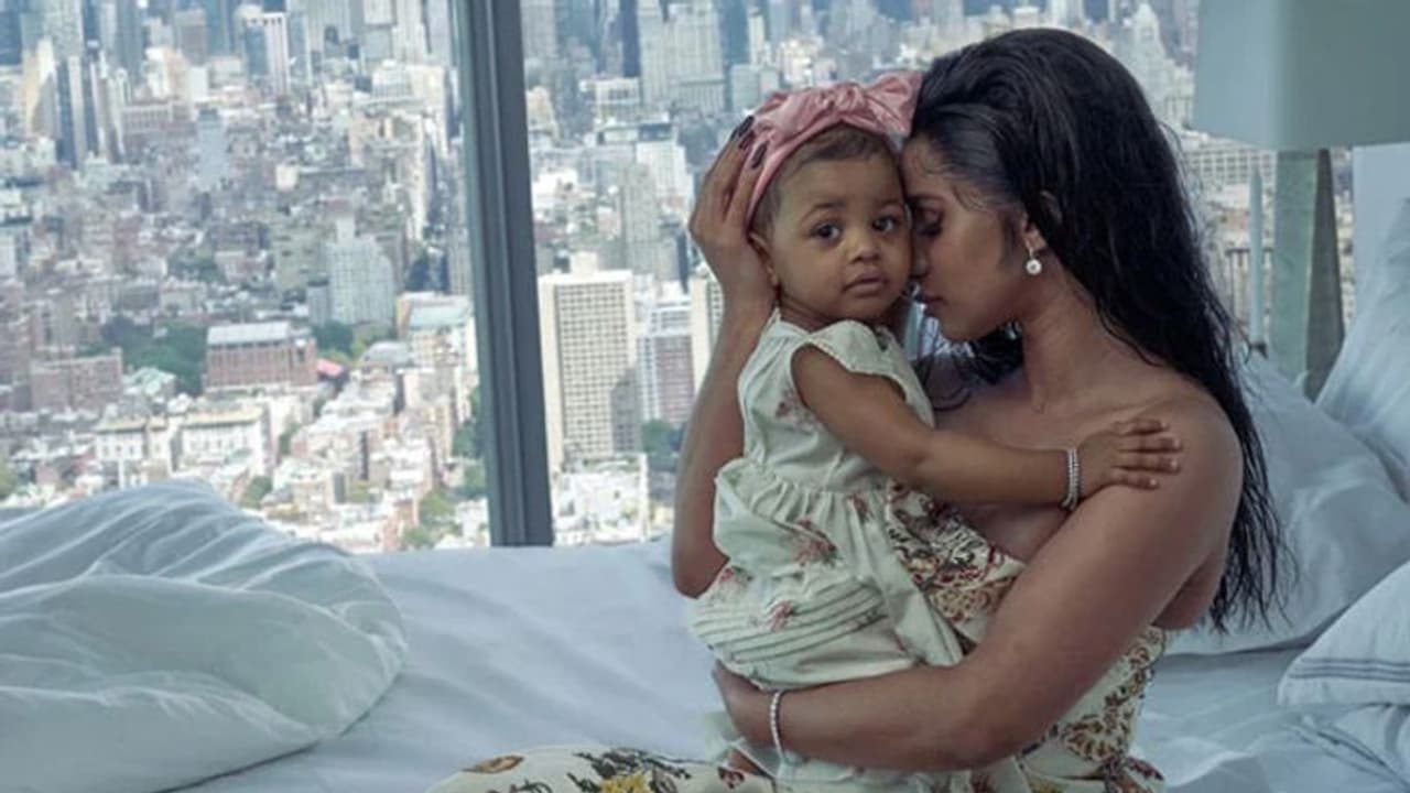 क्वीन ऑफ रैप ने बेटी के लिए खरीदा 1.12 Cr. का गिफ्ट, सोशल मीडिया में आए ऐसे कमेंट क्वीन ऑफ रैप ने बेटी के लिए खरीदा 1.12 Cr. का गिफ्ट, सोशल मीडिया में आए ऐसे कमेंट