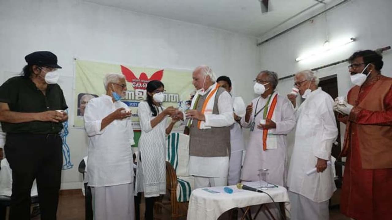 केरल के राज्यपाल आरिफ मोहम्मद खान ने रखा एक दिन का उपवास, बीजेपी ने खुलकर किया समर्थन, कम्युनिस्ट मौन