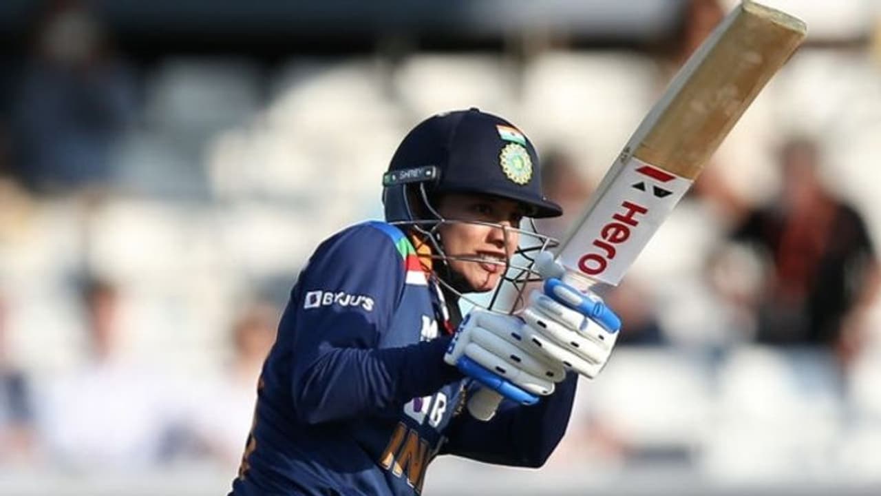 Female Cricketer of the Year: स्मृति मंधाना को आईसीसी ने 'महिला क्रिकेटर ऑफ द ईयर' पुरस्कार से नवाजा Female Cricketer of the Year: स्मृति मंधाना को आईसीसी ने 'महिला क्रिकेटर ऑफ द ईयर' पुरस्कार से नवाजा
