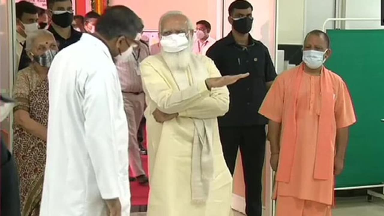 काशी में नमो नमो: कोरोना और कानून व्यवस्था पर योगी को मिली शाबाशी; साथ में 15000 करोड़ की सौगातें भी काशी में नमो नमो: कोरोना और कानून व्यवस्था पर योगी को मिली शाबाशी; साथ में 15000 करोड़ की सौगातें भी