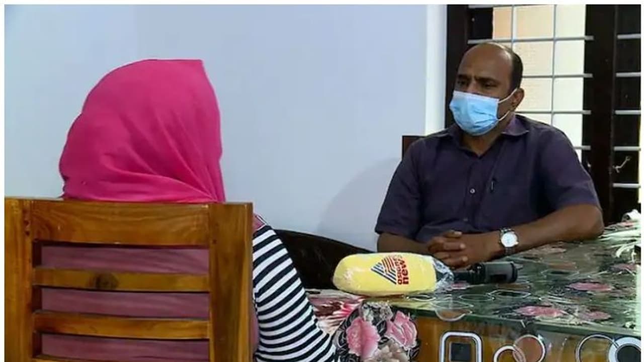 'പൊലീസിന് എതിരായ പരാതി പിന്വലിക്കണം'; യുവതിക്ക് മേല് സമ്മര്ദ്ദം, പെരിന്തല്മണ്ണ എഎസ്ഐയുടെ ഫോണ്വിളി പുറത്ത് 'പൊലീസിന് എതിരായ പരാതി പിന്വലിക്കണം'; യുവതിക്ക് മേല് സമ്മര്ദ്ദം, പെരിന്തല്മണ്ണ എഎസ്ഐയുടെ ഫോണ്വിളി പുറത്ത്