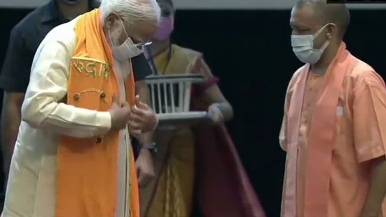 रुद्राक्ष के उद्घाटन पर बोले मोदी 'कोरोनाकाल में जब दुनिया ठहर गई, काशी संयमित हुई और अनुशासित भी' रुद्राक्ष के उद्घाटन पर बोले मोदी 'कोरोनाकाल में जब दुनिया ठहर गई, काशी संयमित हुई और अनुशासित भी'