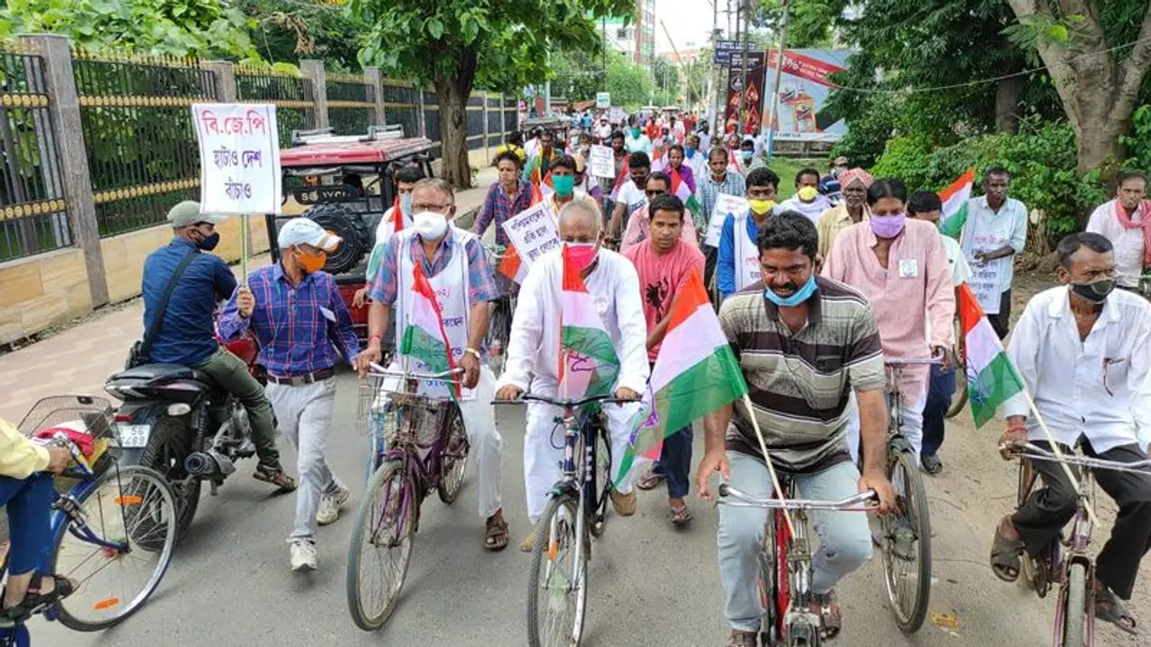 কমাতে হবে পেট্রোলের দাম, পুরুলিয়ায় ৩দিন ব্যাপী সাইকেল মিছিল কংগ্রেসের