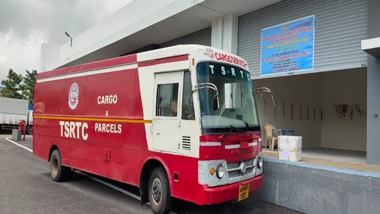 టి.ఎస్.ఆర్టీసీ కార్గో : ఎయిర్ పోర్ట్ నుంచి నేరుగా విశాఖకు సేవలు ప్రారంభం... టి.ఎస్.ఆర్టీసీ కార్గో : ఎయిర్ పోర్ట్ నుంచి నేరుగా విశాఖకు సేవలు ప్రారంభం...