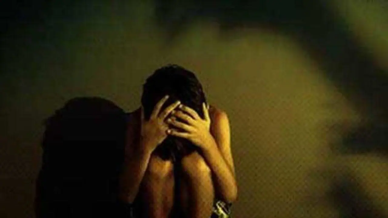 உல்லாசத்துக்கு இடையூறு.. பெற்ற மகனுக்கு சூடுவைத்து துன்புறுத்திய காமெறி பிடித்த தாய்..!