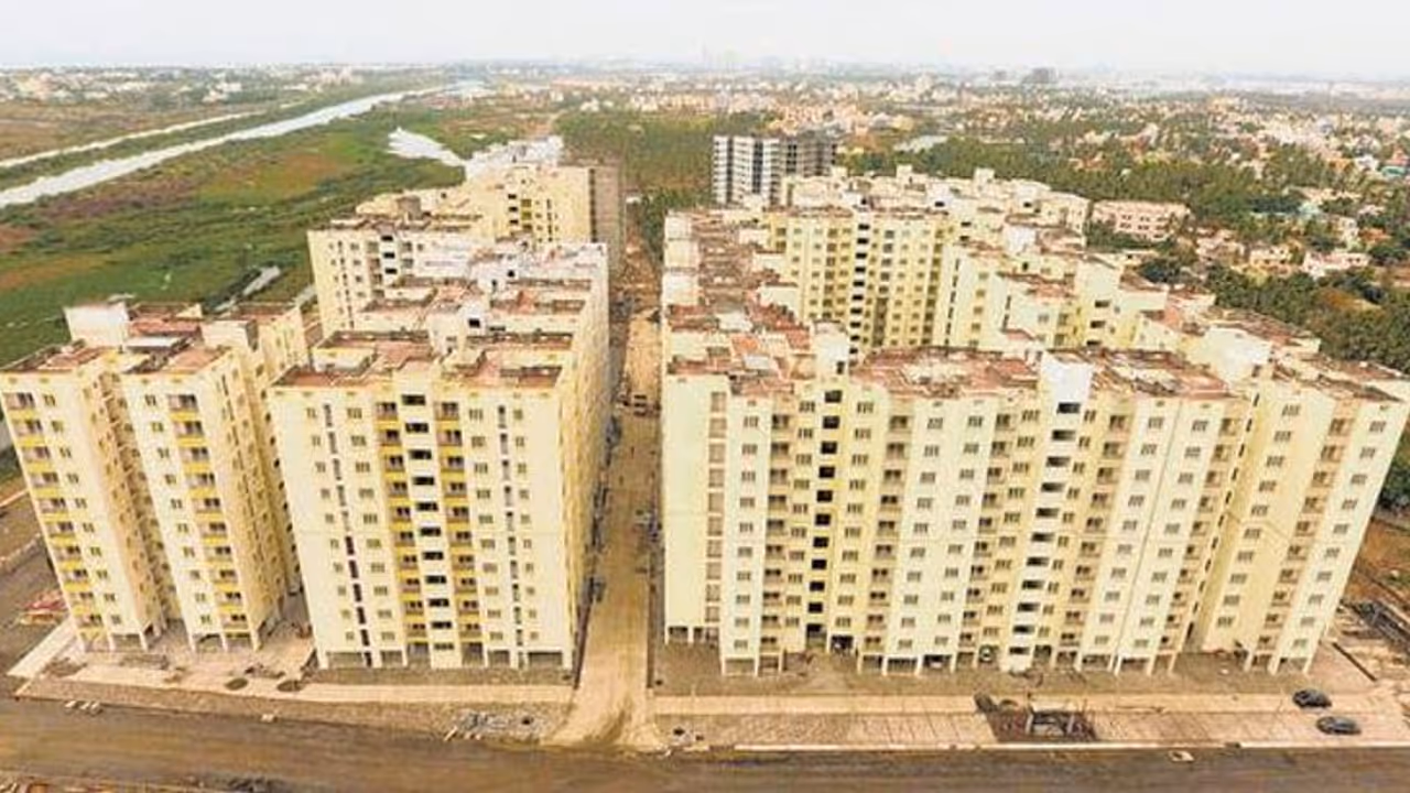 விற்பனையாகாமல் இருக்கும் 8000 வீட்டு வசதி வாரிய வீடுகள்..! வாடகை வீடுகளாக மாற்றப்படும் அமைச்சர் முத்துசாமி விற்பனையாகாமல் இருக்கும் 8000 வீட்டு வசதி வாரிய வீடுகள்..! வாடகை வீடுகளாக மாற்றப்படும் அமைச்சர் முத்துசாமி