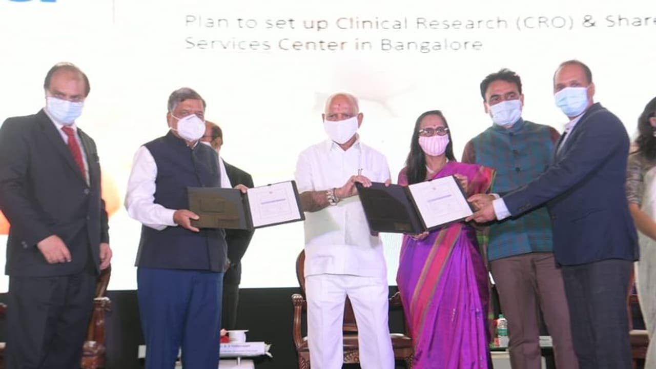 ಅದಾನಿ ಡೇಟಾ ಸೆಂಟರ್ ಸೇರಿದಂತೆ 28,000 ಕೋಟಿ ರೂ. ಮೊತ್ತದ ಹೂಡಿಕೆಗೆ ಸರ್ಕಾರ ಒಡಂಬಡಿಕೆ ಅದಾನಿ ಡೇಟಾ ಸೆಂಟರ್ ಸೇರಿದಂತೆ 28,000 ಕೋಟಿ ರೂ. ಮೊತ್ತದ ಹೂಡಿಕೆಗೆ ಸರ್ಕಾರ ಒಡಂಬಡಿಕೆ