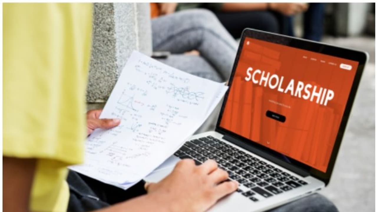Educational Scholarship : അബ്കാരി തൊഴിലാളി ക്ഷേമനിധി പദ്ധതിയിലെ അംഗങ്ങളുടെ മക്കൾക്ക് സ്കോളർഷിപ്പ്