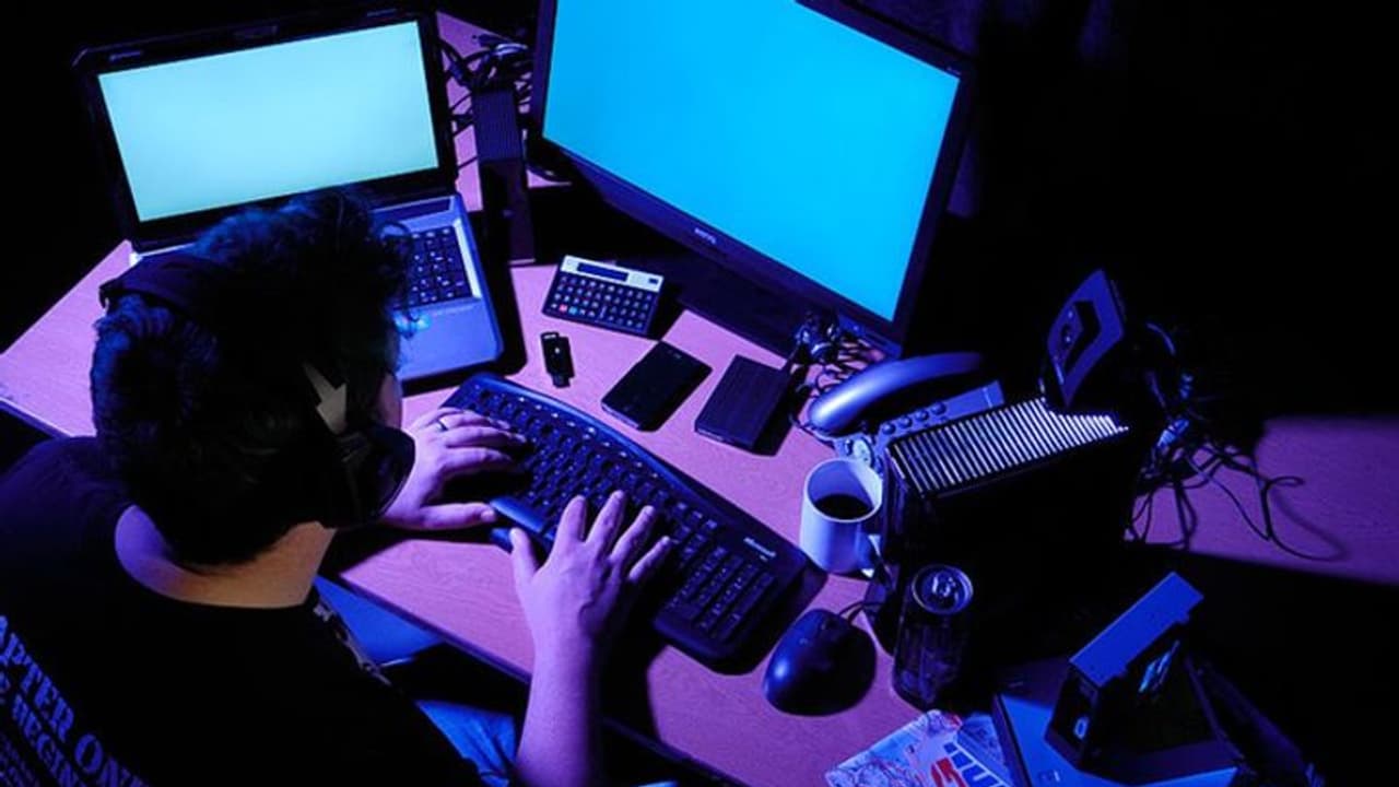 ಮನೆ ಮಾಲೀಕರೇ ಎಚ್ಚರ: ಬಾಡಿಗೆದಾರರ ನೆಪದಲ್ಲಿ ಆನ್ಲೈನ್ನಲ್ಲಿ ಧೋಖಾ..! ಮನೆ ಮಾಲೀಕರೇ ಎಚ್ಚರ: ಬಾಡಿಗೆದಾರರ ನೆಪದಲ್ಲಿ ಆನ್ಲೈನ್ನಲ್ಲಿ ಧೋಖಾ..!