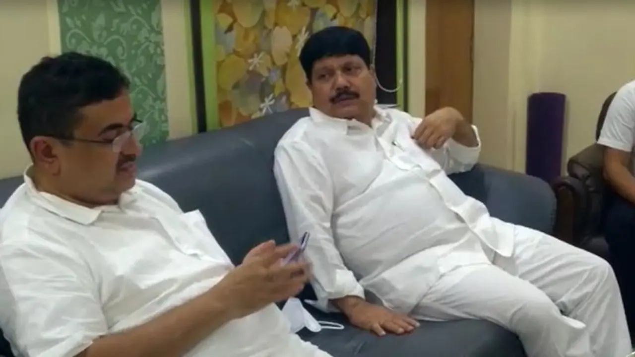 NHRC রিপোর্ট নিয়ে কি সুর চড়ানোর প্রস্তুতি শুরু বিজেপির,এক ঘণ্টা রুদ্ধদ্বার বৈঠকে অর্জুন শুভেন্দু NHRC রিপোর্ট নিয়ে কি সুর চড়ানোর প্রস্তুতি শুরু বিজেপির,এক ঘণ্টা রুদ্ধদ্বার বৈঠকে অর্জুন শুভেন্দু