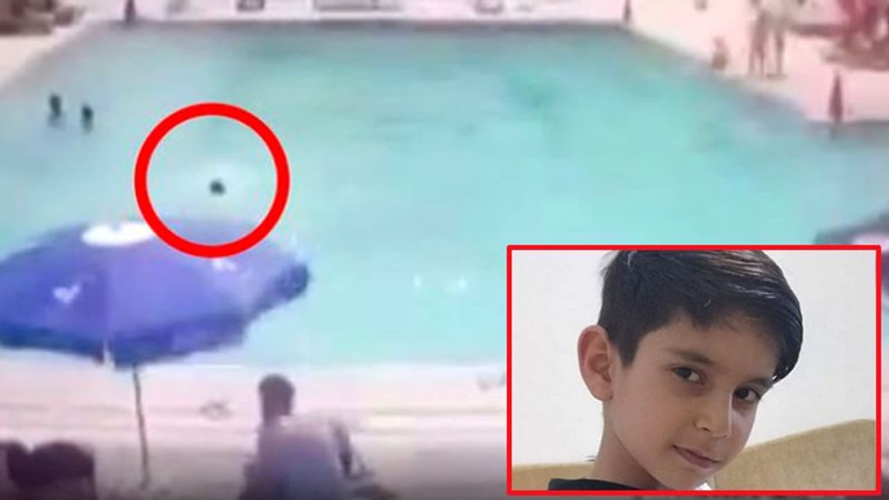 पूल में मस्ती करने गया था 8 साल का बच्चा, लेकिन वहां ऐसा कुछ हुआ कि मम्मी पापा के सामने ही पानी में डूब गया पूल में मस्ती करने गया था 8 साल का बच्चा, लेकिन वहां ऐसा कुछ हुआ कि मम्मी पापा के सामने ही पानी में डूब गया