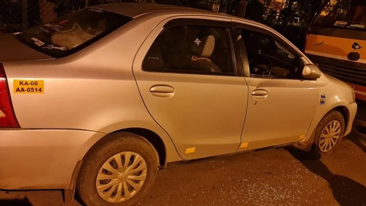 लड़के को गर्लफ्रेंड की किस बात पर आया इतना ज्यादा गुस्सा, एक के बाद एक 7 गाड़ियों में की तोड़फोड़ लड़के को गर्लफ्रेंड की किस बात पर आया इतना ज्यादा गुस्सा, एक के बाद एक 7 गाड़ियों में की तोड़फोड़