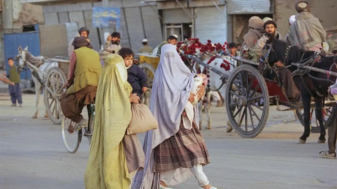 তালিবানি আইন জোরাল হচ্ছে, জীবন দিয়ে প্রমাণ করল ২১এর আফগান তরুণী