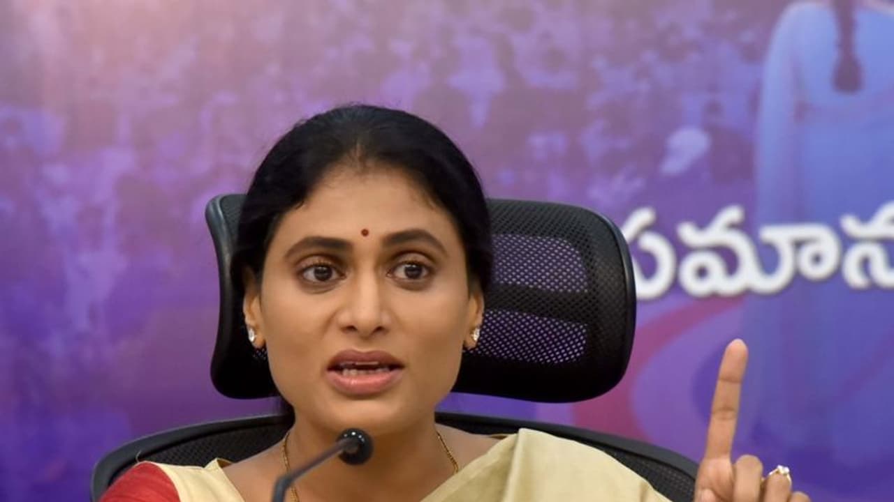 తెలంగాణలో ఉపఎన్నికలొస్తేనే అభివృద్ధి.. మీ ఎమ్మెల్యేతో రాజీనామా చేయించండి: ప్రజలకు షర్మిల సూచన తెలంగాణలో ఉపఎన్నికలొస్తేనే అభివృద్ధి.. మీ ఎమ్మెల్యేతో రాజీనామా చేయించండి: ప్రజలకు షర్మిల సూచన