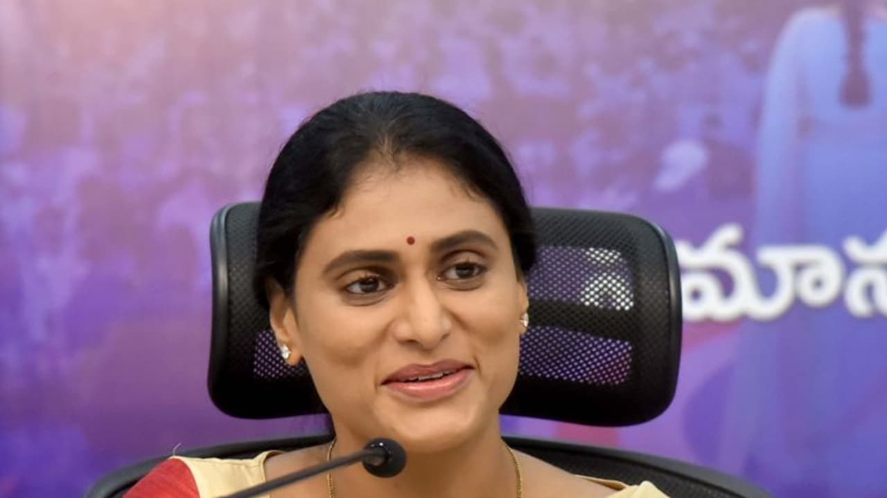 రేపు ఉదయం ధర్నా చౌక్ దగ్గర వైఎస్ షర్మిల.. ‘రైతు వేదన’ నిరాహార దీక్ష రేపు ఉదయం ధర్నా చౌక్ దగ్గర వైఎస్ షర్మిల.. ‘రైతు వేదన’ నిరాహార దీక్ష