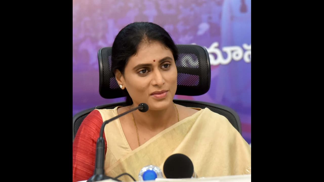 సమస్యలంటే ఒక్కరూ రారు.. నా మీద ఫిర్యాదుకు అంతా ఒక్కటయ్యారా : టీఆర్ఎస్ ఎమ్మెల్యేలపై షర్మిల ఆగ్రహం సమస్యలంటే ఒక్కరూ రారు.. నా మీద ఫిర్యాదుకు అంతా ఒక్కటయ్యారా : టీఆర్ఎస్ ఎమ్మెల్యేలపై షర్మిల ఆగ్రహం