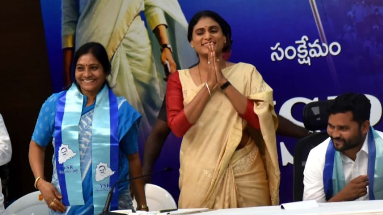 KCRಗೆ ಸಡ್ಡು ಹೊಡೆಯಲು ಜಗನ್‌ ಸೋದರಿ ಪಾದಯಾತ್ರೆ!