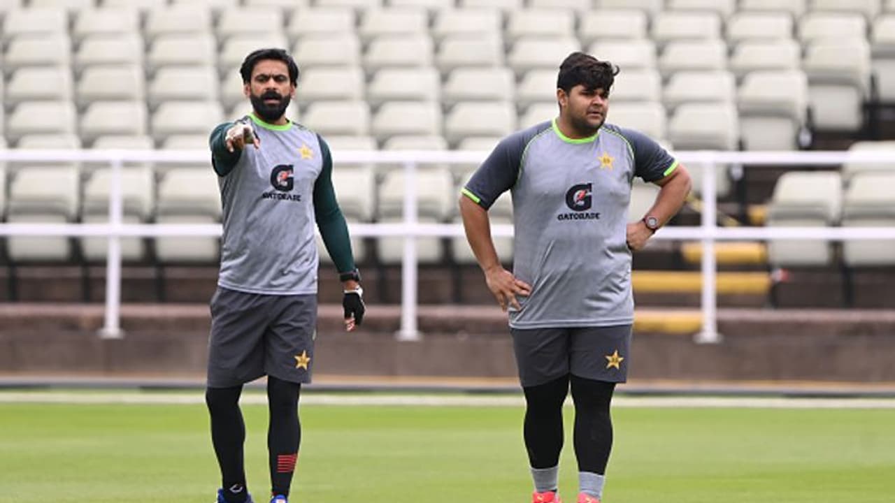 பாகிஸ்தான் அணியில் கிரிக்கெட்டர்களை விட மல்யுத்த வீரர்கள் தான் அதிகமா இருக்காங்க! முன்னாள் வீரர் கடும் விளாசல் பாகிஸ்தான் அணியில் கிரிக்கெட்டர்களை விட மல்யுத்த வீரர்கள் தான் அதிகமா இருக்காங்க! முன்னாள் வீரர் கடும் விளாசல்