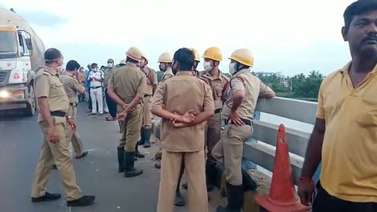 Accident দেহরাদূনে গাড়ি দুর্ঘটনায় মৃত্যু ৫ বাঙালি পর্যটকের, আশঙ্কাজনক ২, শোকের ছায়া আসানসোলে Accident দেহরাদূনে গাড়ি দুর্ঘটনায় মৃত্যু ৫ বাঙালি পর্যটকের, আশঙ্কাজনক ২, শোকের ছায়া আসানসোলে