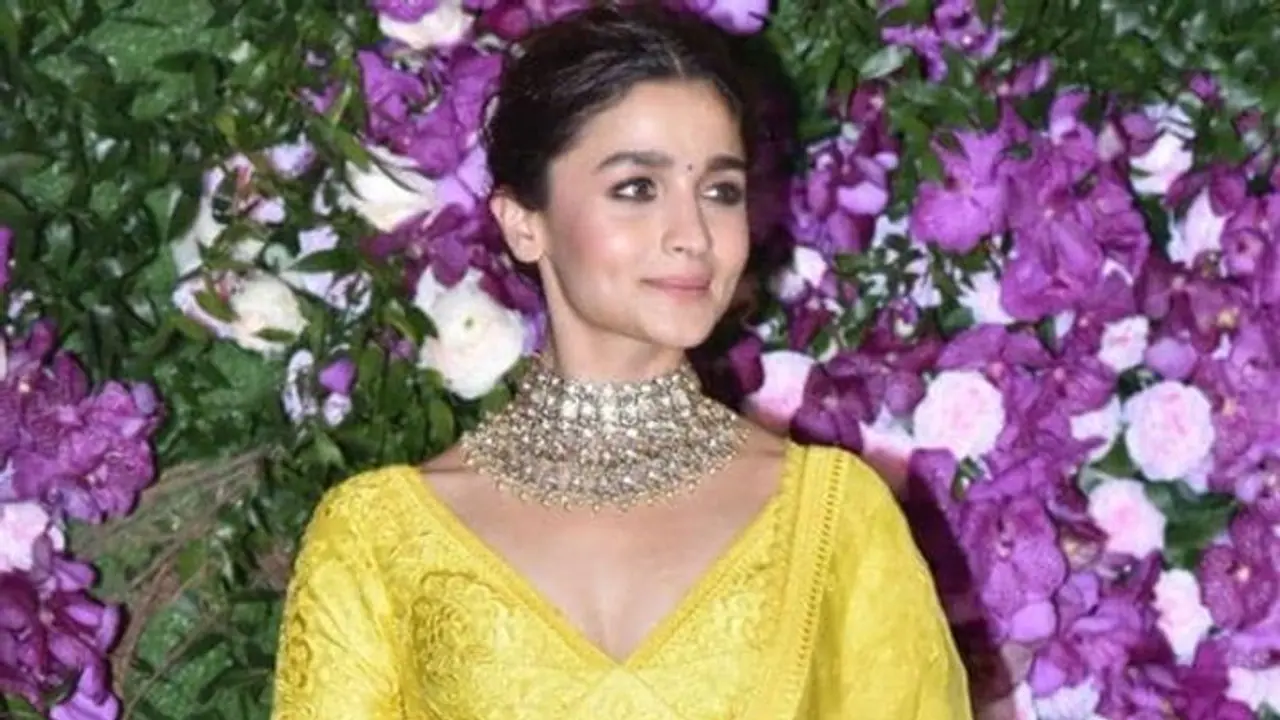 1 हजार बैकग्राउंड डांसर्स संग बायोबबल में शूट होगा RRR का गाना, इन सुपरस्टार के साथ दिखेगी आलिया भट्ट 1 हजार बैकग्राउंड डांसर्स संग बायोबबल में शूट होगा RRR का गाना, इन सुपरस्टार के साथ दिखेगी आलिया भट्ट