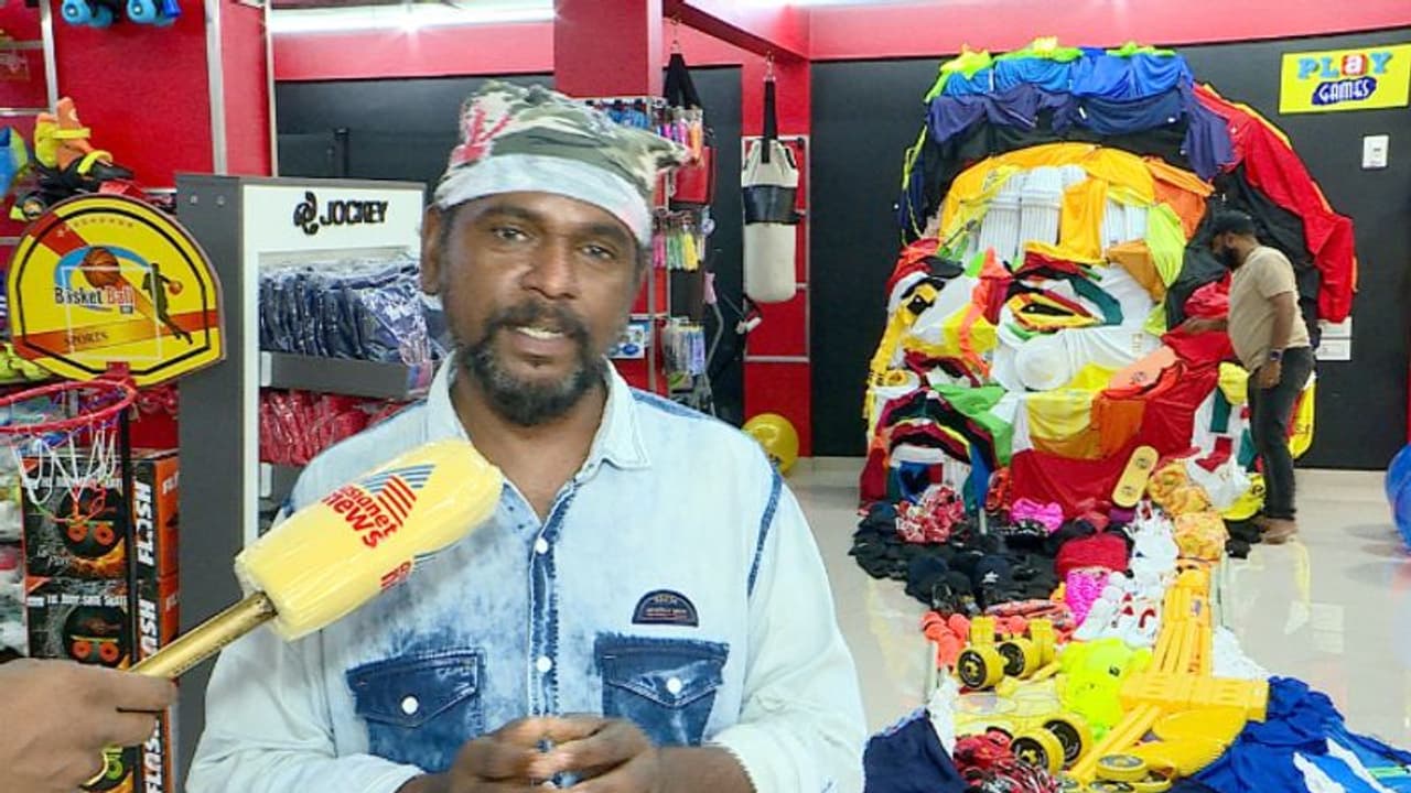 ഫുട്ബോളും ജേഴ്‌സിയും കൊണ്ട് മെസിയുടെ ത്രിമാന രൂപം; മധുരക്കോപ്പയ്‌ക്ക് ഡാവിഞ്ചി സുരേഷ് സ്റ്റൈല്‍ ആഘോഷം