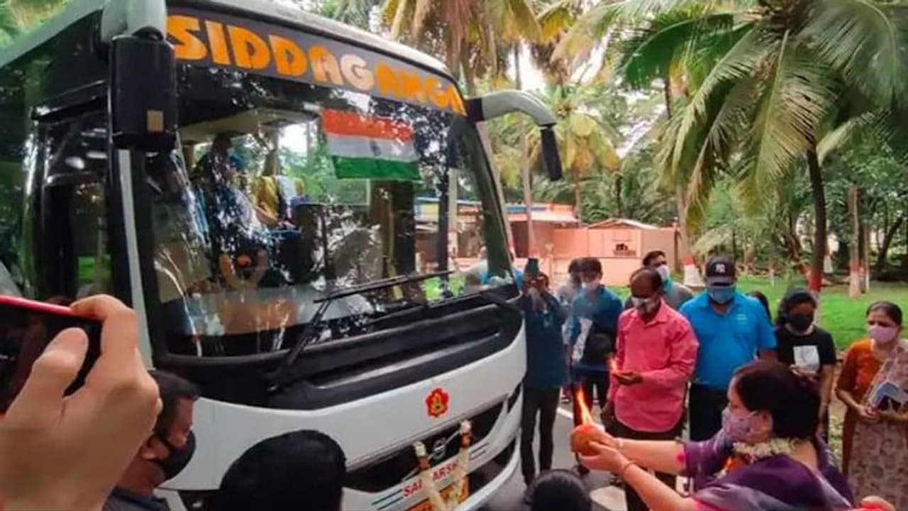 ಟೋಕಿಯೊ ಒಲಿಂಪಿಕ್ಸ್: ಭಾರತೀಯ ಅಥ್ಲೀಟ್ಗಳ ಮೊದಲ ತಂಡಕ್ಕೆ ಬೀಳ್ಕೊಡುಗೆ! ಟೋಕಿಯೊ ಒಲಿಂಪಿಕ್ಸ್: ಭಾರತೀಯ ಅಥ್ಲೀಟ್ಗಳ ಮೊದಲ ತಂಡಕ್ಕೆ ಬೀಳ್ಕೊಡುಗೆ!