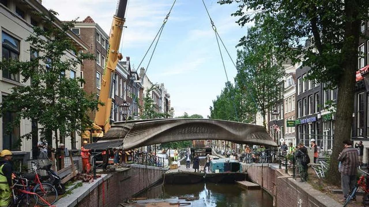 3ഡി പ്രിന്റ് ചെയ്ത ലോകത്തെ ആദ്യത്തെ ഉരുക്കുപാലം തുറന്നു 3ഡി പ്രിന്റ് ചെയ്ത ലോകത്തെ ആദ്യത്തെ ഉരുക്കുപാലം തുറന്നു