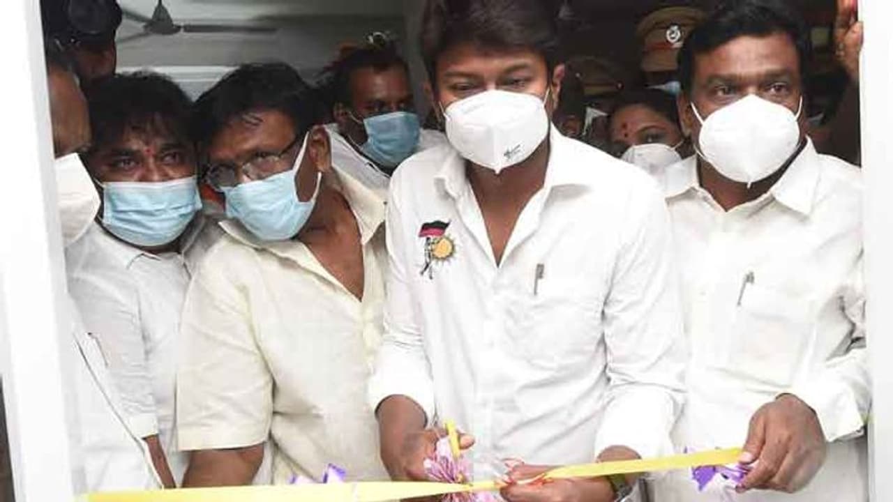 தாமதத்திற்கு மாற்று திறனாளிகளிடம் மன்னிப்பு கேட்ட உதய்.. மு.க நினைவு தினத்தில் நெகிழ வைத்த சம்பவம்.. தாமதத்திற்கு மாற்று திறனாளிகளிடம் மன்னிப்பு கேட்ட உதய்.. மு.க நினைவு தினத்தில் நெகிழ வைத்த சம்பவம்..