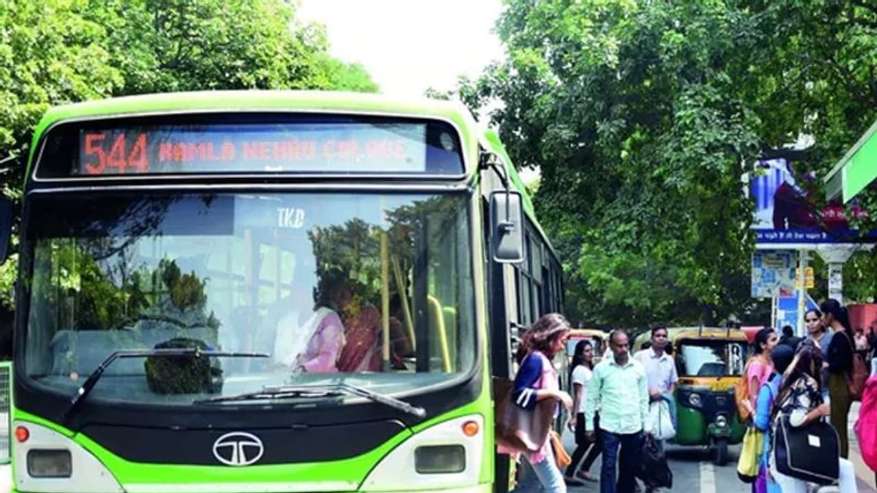 DTC और क्लस्टर बसों के लिए महिला ड्राइवरों को तय मानदंडों में ढील, 3 साल की बजाए 1 महीने का Experience चलेगा DTC और क्लस्टर बसों के लिए महिला ड्राइवरों को तय मानदंडों में ढील, 3 साल की बजाए 1 महीने का Experience चलेगा