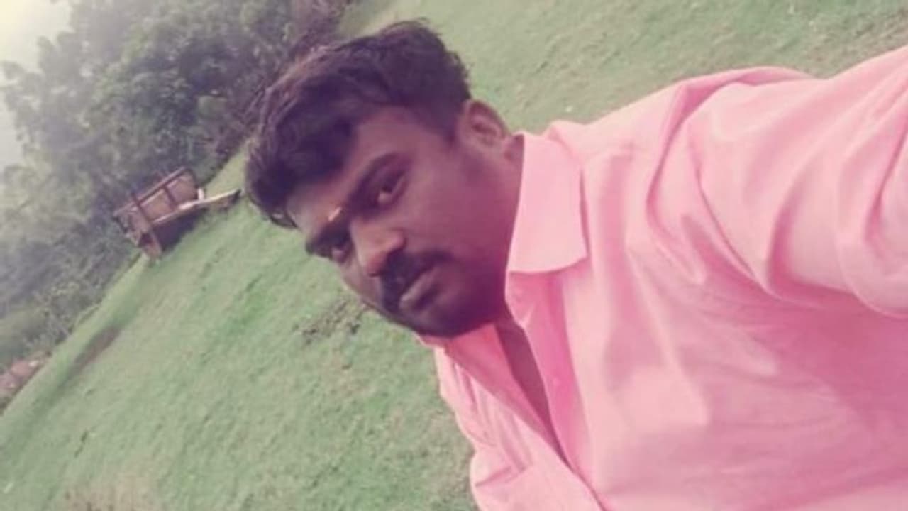 പിതാവുമായി ആശുപത്രിയിലേക്ക് പോയ മകൻ വാഹനപകടത്തിൽ മരിച്ചു