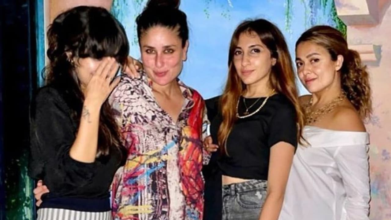 भरे भरे गाल, बढ़ा वजन और बिना मेकअप नजर आई करीना कपूर, बेबो ने घर पर रखा डिनर, पहुंचे इतने लोग भरे भरे गाल, बढ़ा वजन और बिना मेकअप नजर आई करीना कपूर, बेबो ने घर पर रखा डिनर, पहुंचे इतने लोग