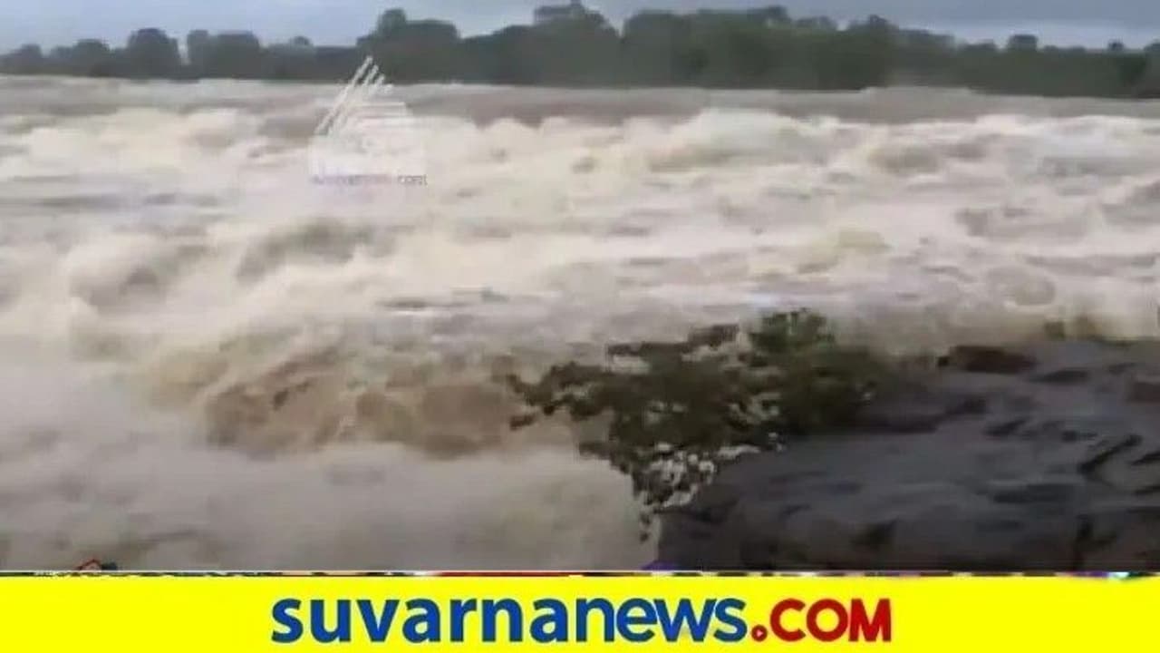 ಕುಕ್ಕೆ ಸುಬ್ರಹ್ಮಣ್ಯದ ಕುಮಾರಧಾರ ಸ್ನಾನಘಟ್ಟ ಸಂಪೂರ್ಣ ಮುಳುಗಡೆ ಕುಕ್ಕೆ ಸುಬ್ರಹ್ಮಣ್ಯದ ಕುಮಾರಧಾರ ಸ್ನಾನಘಟ್ಟ ಸಂಪೂರ್ಣ ಮುಳುಗಡೆ