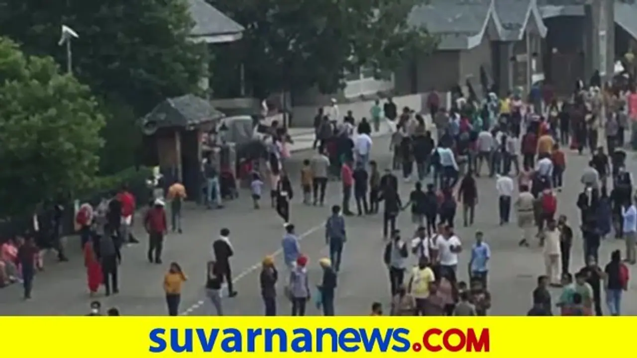 ಮೋದಿ ಮನವಿಗೂ ಕಿಮ್ಮತ್ತಿಲ್ಲ: ಶಿಮ್ಲಾದಲ್ಲಿ ಜನಸಾಗರ: ವೈರಲ್ ಆಯ್ತು ವಿಡಿಯೋ! ಮೋದಿ ಮನವಿಗೂ ಕಿಮ್ಮತ್ತಿಲ್ಲ: ಶಿಮ್ಲಾದಲ್ಲಿ ಜನಸಾಗರ: ವೈರಲ್ ಆಯ್ತು ವಿಡಿಯೋ!