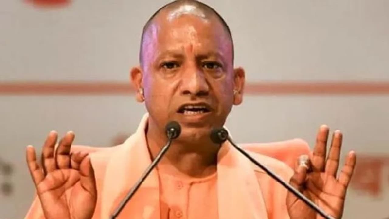 CM योगी का सख्त आदेश: UP में प्रवेश से पहले दिखानी होगी कोरोना की निगेटिव रिपोर्ट, तभी मिलेगी एंट्री CM योगी का सख्त आदेश: UP में प्रवेश से पहले दिखानी होगी कोरोना की निगेटिव रिपोर्ट, तभी मिलेगी एंट्री