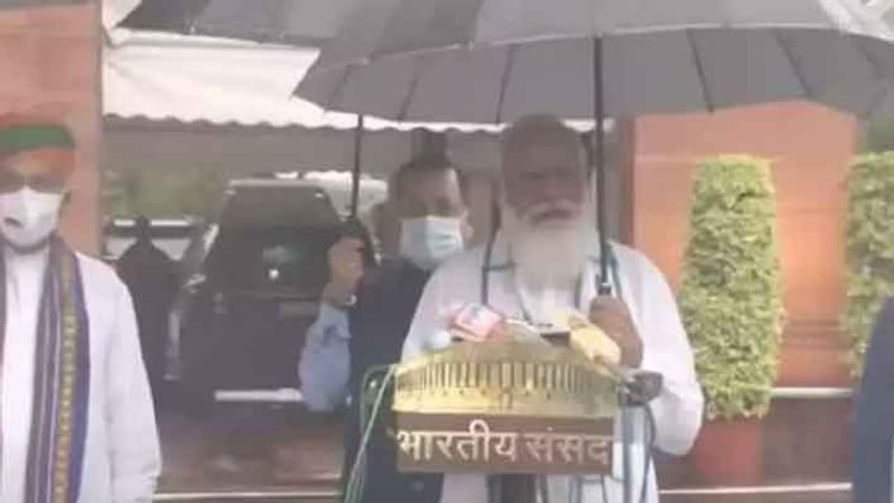 ಮುಂಗಾರು ಅಧಿವೇಶನ: ವಿಪಕ್ಷಗಳಿಗೆ ಮೋದಿ ಚಾಲೆಂಜ್! ಮುಂಗಾರು ಅಧಿವೇಶನ: ವಿಪಕ್ಷಗಳಿಗೆ ಮೋದಿ ಚಾಲೆಂಜ್!