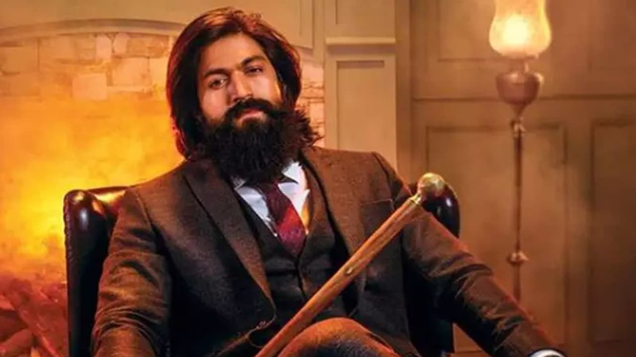 KGF 2 मेकर्स ने किया रिलीज को लेकर बड़ा खुलासा, बताया कब देखने मिलेगी यश संजय दत्त की फिल्म