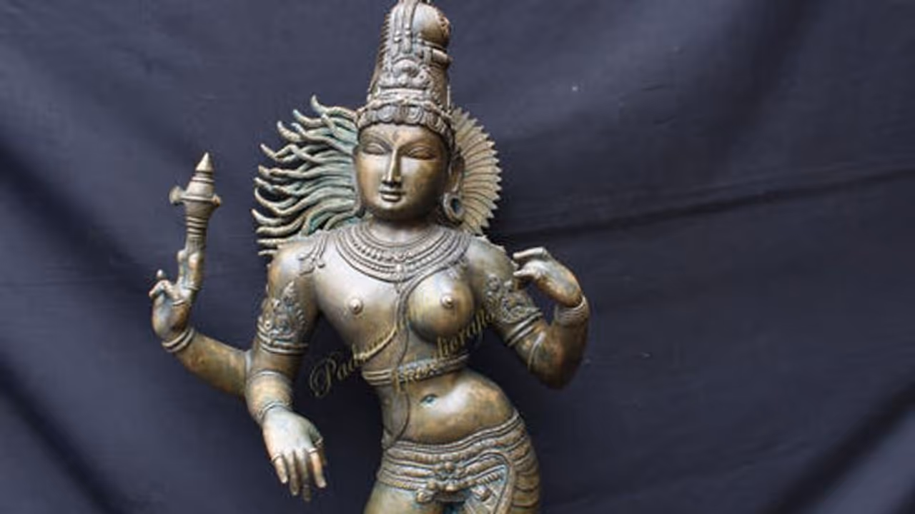 போலீஸ் மேல நம்பிக்கை இல்ல.. கடற்கரையில் மீட்கப்பட்ட ஐம்பொன் சிலைகளை தாசில்தாரிடம் ஒப்படைத்த பொதுமக்கள்.. போலீஸ் மேல நம்பிக்கை இல்ல.. கடற்கரையில் மீட்கப்பட்ட ஐம்பொன் சிலைகளை தாசில்தாரிடம் ஒப்படைத்த பொதுமக்கள்..