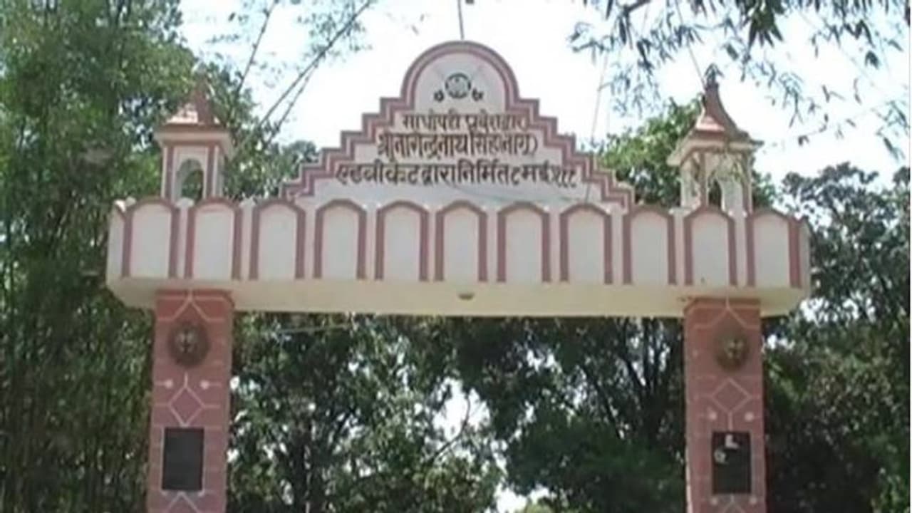 ഉദ്യോഗസ്ഥരുടെ ഗ്രാമം, മിക്കവാറും വീട്ടിൽ ഒരു ഐഎഎസ് ഉദ്യോഗസ്ഥനെങ്കിലും! ഉദ്യോഗസ്ഥരുടെ ഗ്രാമം, മിക്കവാറും വീട്ടിൽ ഒരു ഐഎഎസ് ഉദ്യോഗസ്ഥനെങ്കിലും!