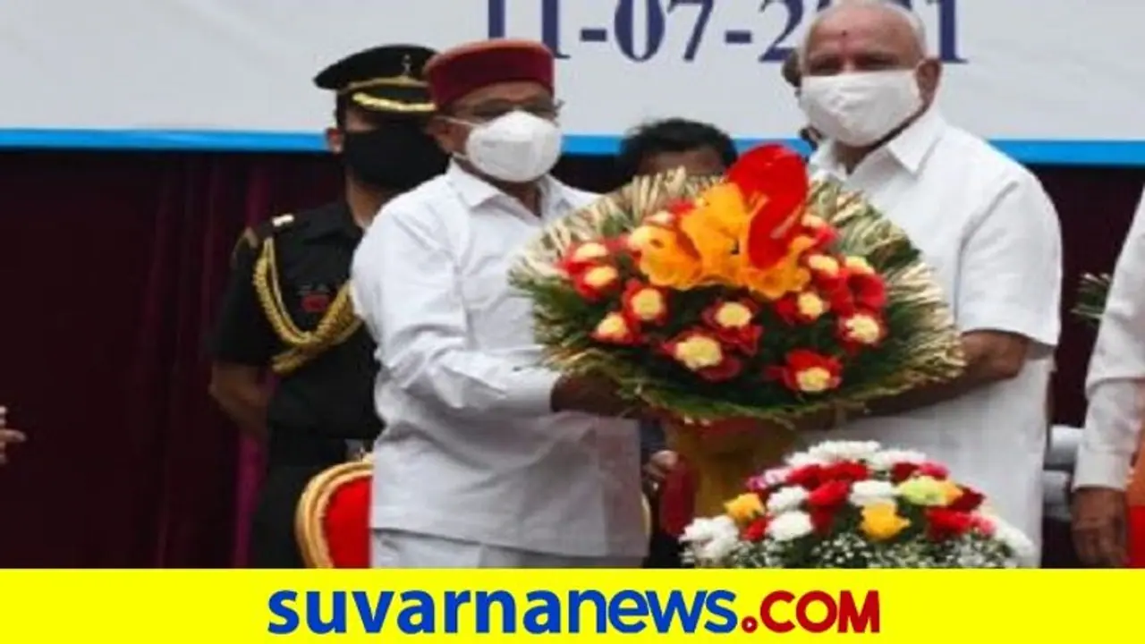 ಇತ್ತ ಬಿಎಸ್ವೈ ರಾಜೀನಾಮೆ ಸುದ್ದಿ, ಅತ್ತ ದಿಲ್ಲಿಗೆ ತೆರಳಿದ ರಾಜ್ಯಪಾಲರ ನಡೆ ಕುತೂಹಲ ಇತ್ತ ಬಿಎಸ್ವೈ ರಾಜೀನಾಮೆ ಸುದ್ದಿ, ಅತ್ತ ದಿಲ್ಲಿಗೆ ತೆರಳಿದ ರಾಜ್ಯಪಾಲರ ನಡೆ ಕುತೂಹಲ