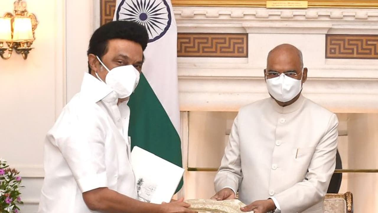 டெல்லி விரைந்த முதல்வர் மு.க.ஸ்டாலின்... குடியரசுத் தலைவரைச் சந்தித்தது ஏன்? டெல்லி விரைந்த முதல்வர் மு.க.ஸ்டாலின்... குடியரசுத் தலைவரைச் சந்தித்தது ஏன்?