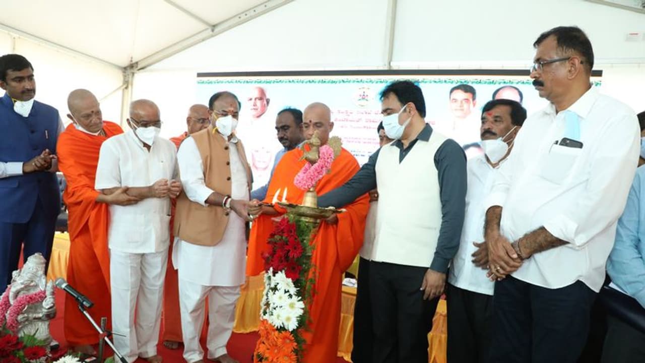 ಶ್ರೀ ಬಾಲಗಂಗಾಧರನಾಥ ಸ್ವಾಮೀಜಿ ಹುಟ್ಟೂರು ಅಭಿವೃದ್ಧಿಗೆ ಚಾಲನೆ