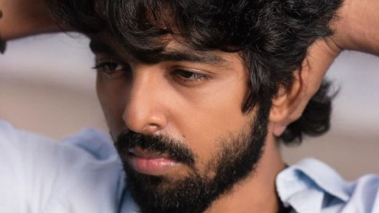 'എന്റെ ആത്മാവ് നിന്നെ തേടുന്നു', ജി വി പ്രകാശ് കുമാറിന്റെ ഫോട്ടോ ചര്ച്ചയാകുന്നു 'എന്റെ ആത്മാവ് നിന്നെ തേടുന്നു', ജി വി പ്രകാശ് കുമാറിന്റെ ഫോട്ടോ ചര്ച്ചയാകുന്നു