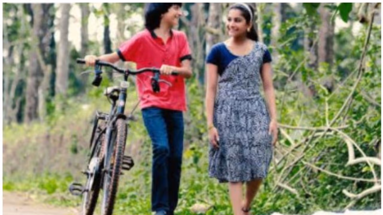 ചലച്ചിത്ര മേളയിൽ ശ്രദ്ധ നേടിയ 'കൊന്നപ്പൂക്കളും മാമ്പഴവും' തീയേറ്റർ പ്ലേയിൽ റിലീസായി