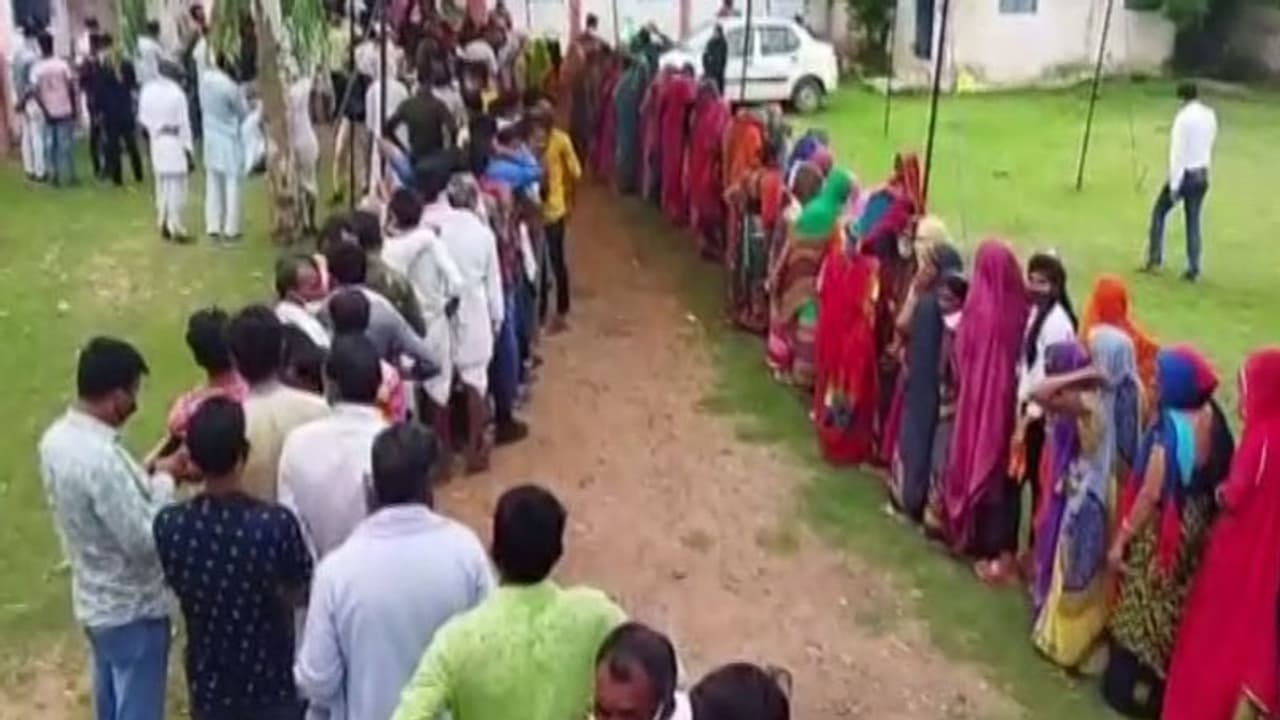 वैक्सीनेशन अच्छा है, लेकिन ये भीड़ नहीं: 125 दिन बाद सबसे कम 30 हजार केस; केरल और महाराष्ट्र से भी मिली राहत वैक्सीनेशन अच्छा है, लेकिन ये भीड़ नहीं: 125 दिन बाद सबसे कम 30 हजार केस; केरल और महाराष्ट्र से भी मिली राहत