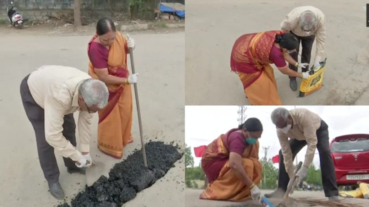 11 വര്‍ഷം, പെന്‍ഷന്‍ പണം റോഡിലെ കുഴികളില്‍ ചെലവിട്ട് ദമ്പതികള്‍; വൈറലായി ഗട്ടറുകളുടെ ആംബുലന്‍സ്