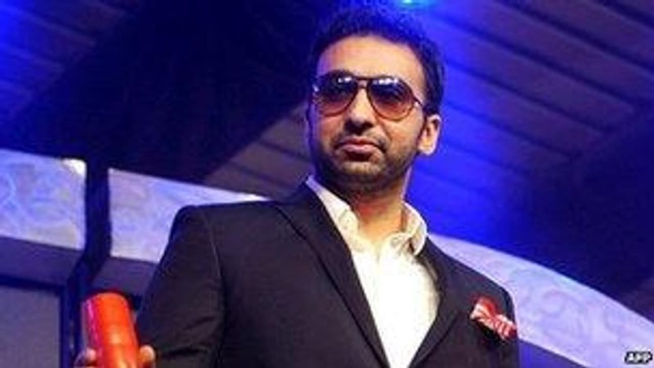 അശ്ലീല ചിത്ര നിർമ്മാണത്തിനായി രാജ് കുന്ദ്ര മുടക്കിയത് കോടികളെന്ന് ക്രൈംബ്രാഞ്ച് അശ്ലീല ചിത്ര നിർമ്മാണത്തിനായി രാജ് കുന്ദ്ര മുടക്കിയത് കോടികളെന്ന് ക്രൈംബ്രാഞ്ച്